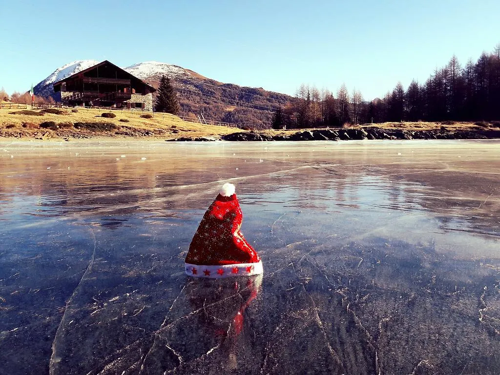 Κατάλυμα σε φάρμα Rifugio Al Lago Del Mortirolo In Inverno Raggiungibile Solo A Piedi Monno