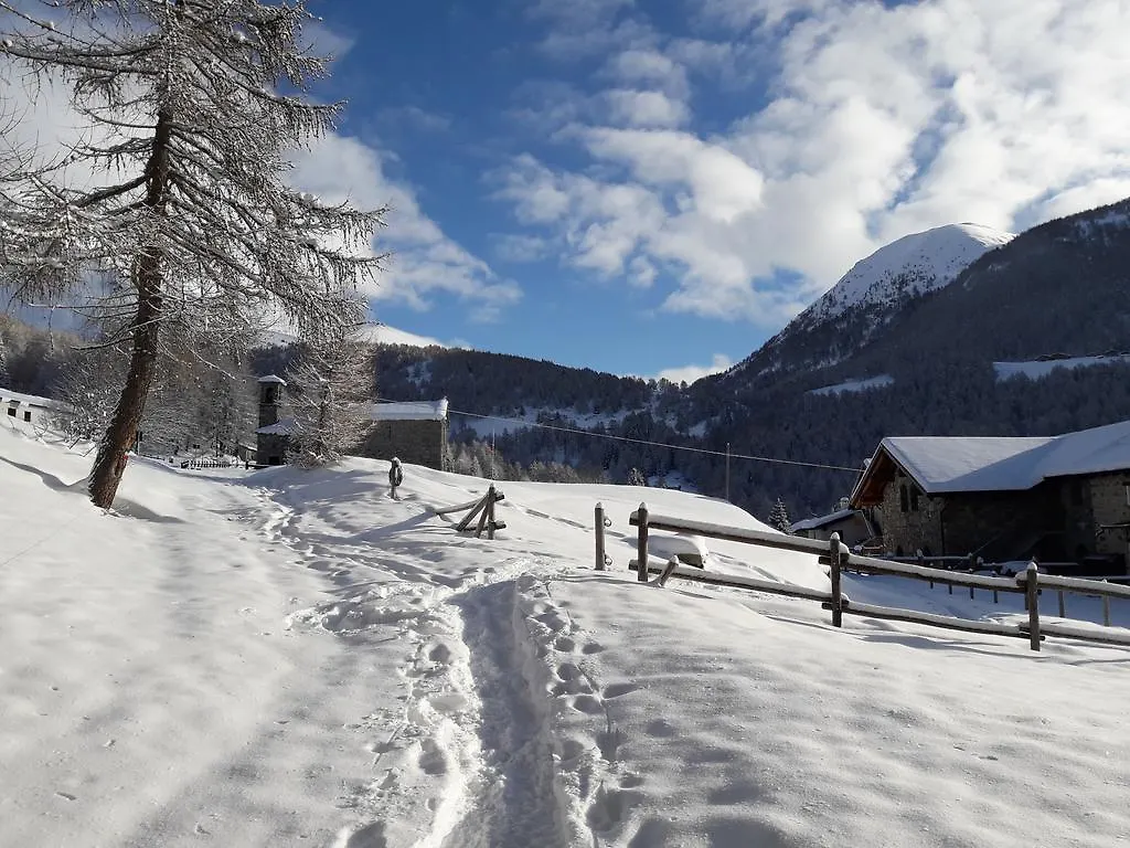 Rifugio Al Lago Del Mortirolo In Inverno Raggiungibile Solo A Piedi Monno Ιταλία