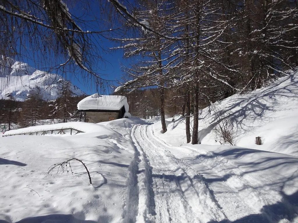 Rifugio Al Lago Del Mortirolo In Inverno Raggiungibile Solo A Piedi Monno Κατάλυμα σε φάρμα