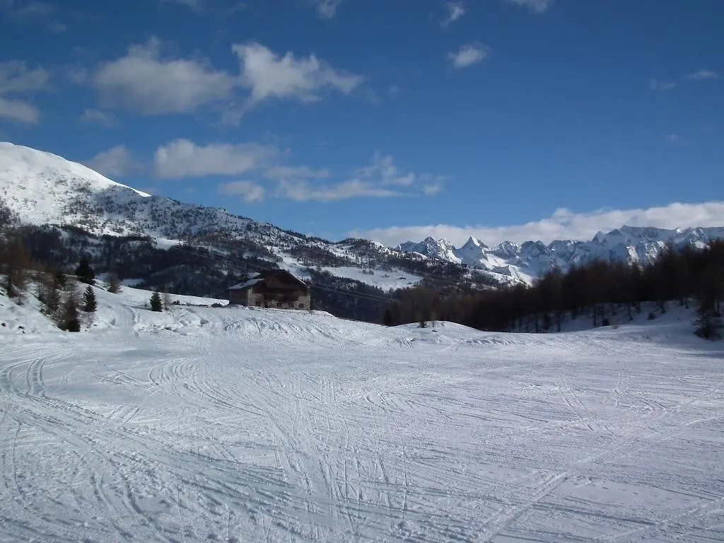 Bauernhof Rifugio Al Lago Del Mortirolo In Inverno Raggiungibile Solo A Piedi Monno